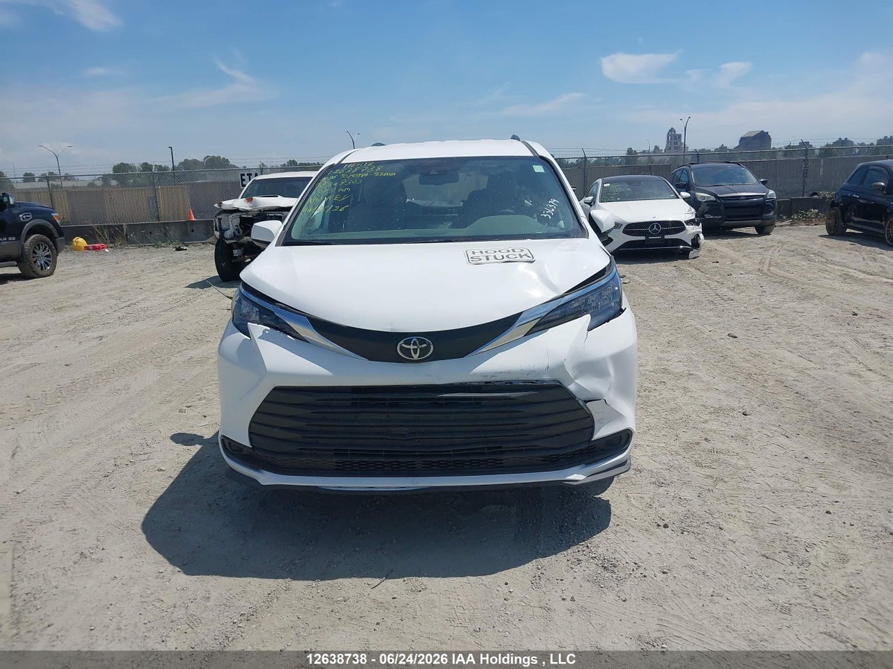 2026 TOYOTA SIENNA LE/XSE/LIMITED/PLATINUM thumbnail 12