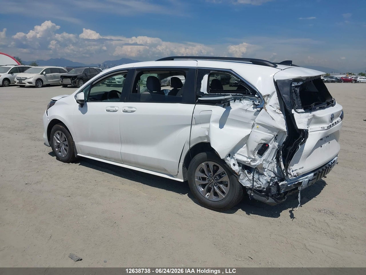 2026 TOYOTA SIENNA LE/XSE/LIMITED/PLATINUM thumbnail 4