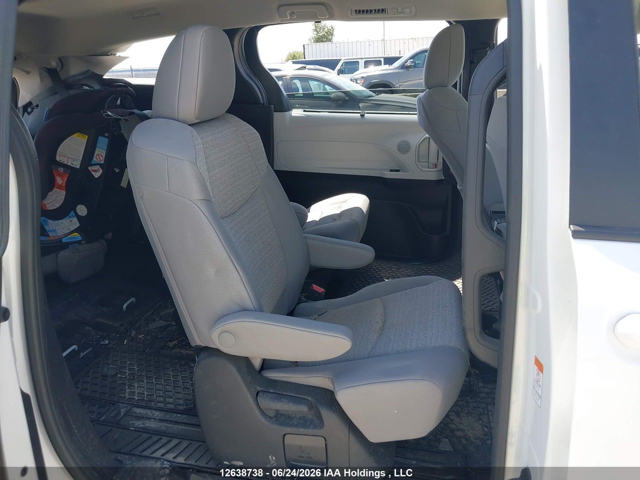 2026 TOYOTA SIENNA LE/XSE/LIMITED/PLATINUM thumbnail 9