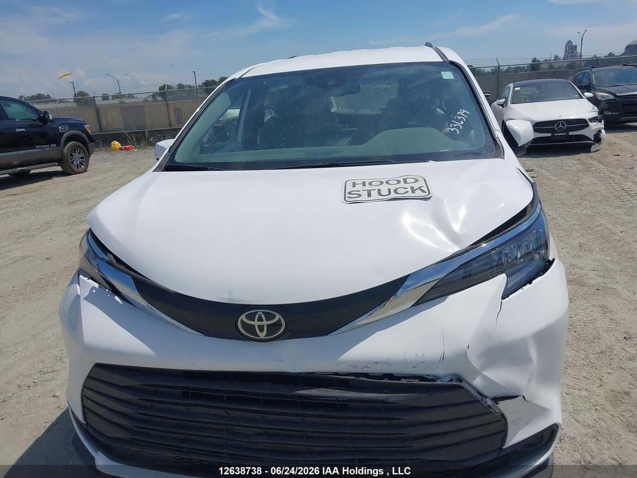 2026 TOYOTA SIENNA LE/XSE/LIMITED/PLATINUM thumbnail 10