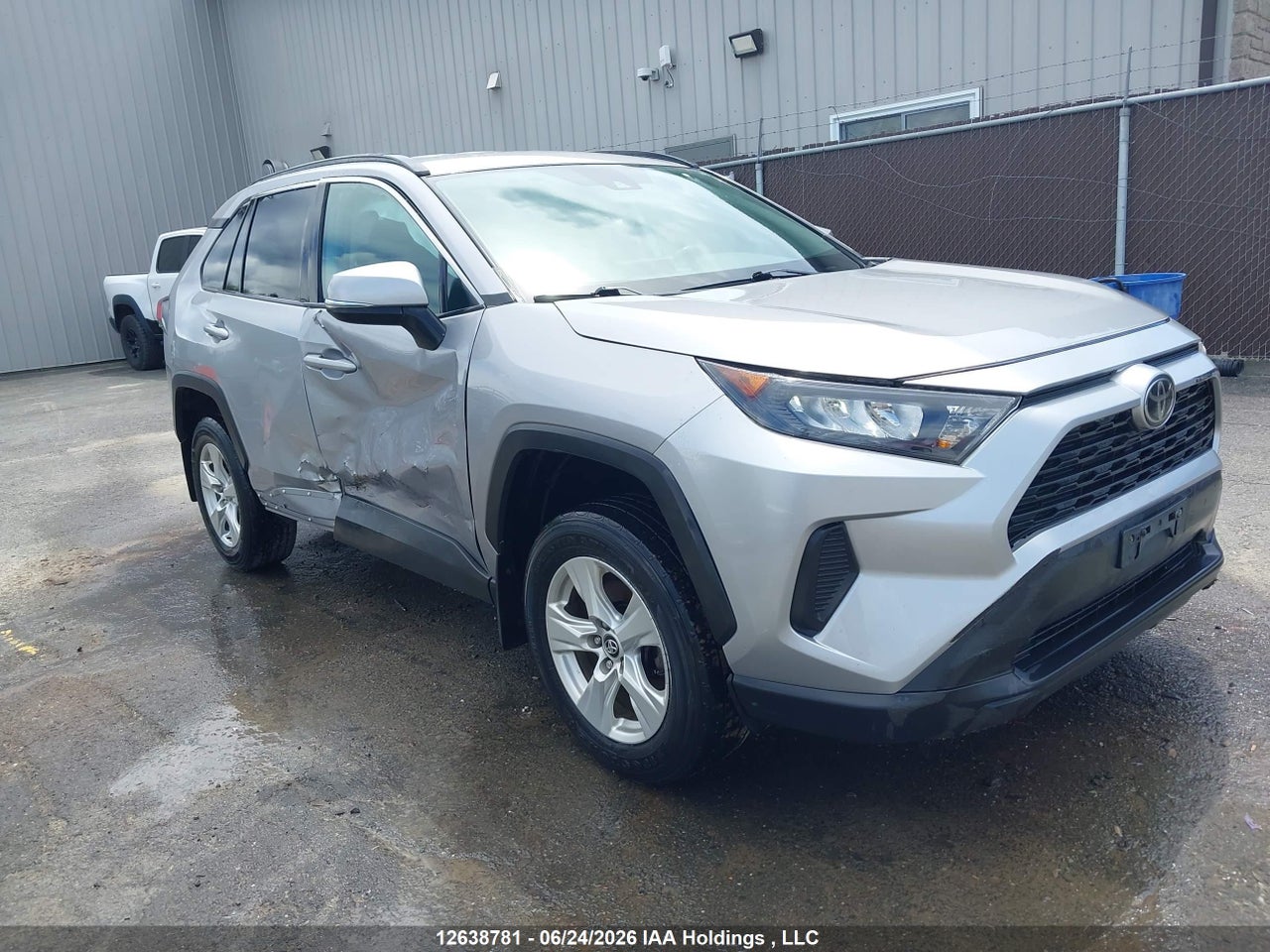 2019 TOYOTA RAV4 LE thumbnail 2