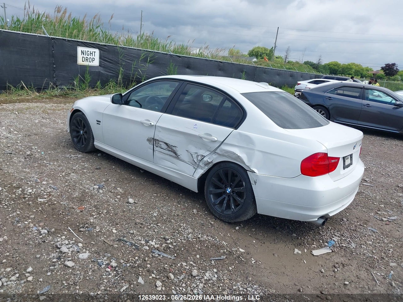2011 BMW 328 XI thumbnail 4