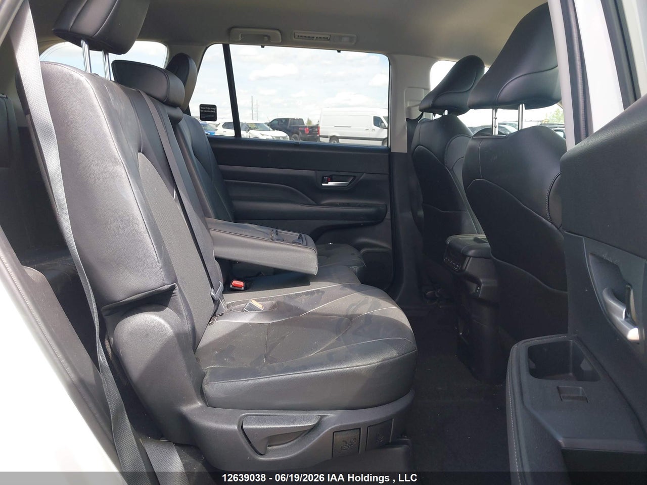 2025 TOYOTA GRAND HIGHLANDER XLE thumbnail 12