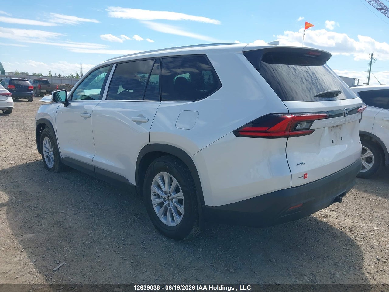 2025 TOYOTA GRAND HIGHLANDER XLE thumbnail 4