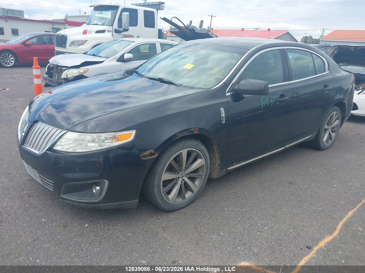 2011 LINCOLN MKS thumbnail 3
