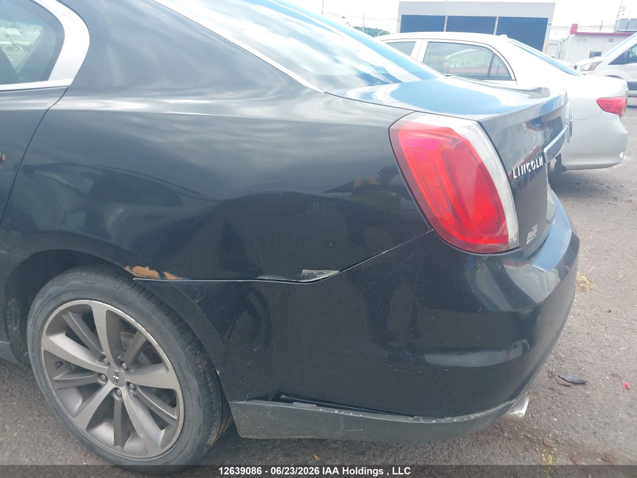 2011 LINCOLN MKS thumbnail 7