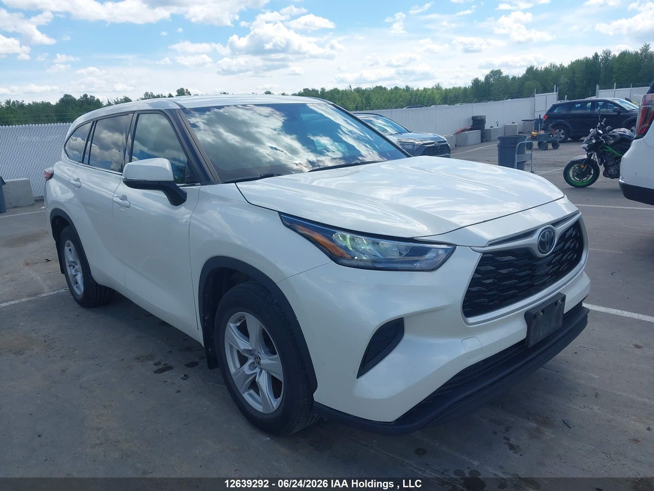 2020 TOYOTA HIGHLANDER LE thumbnail 2