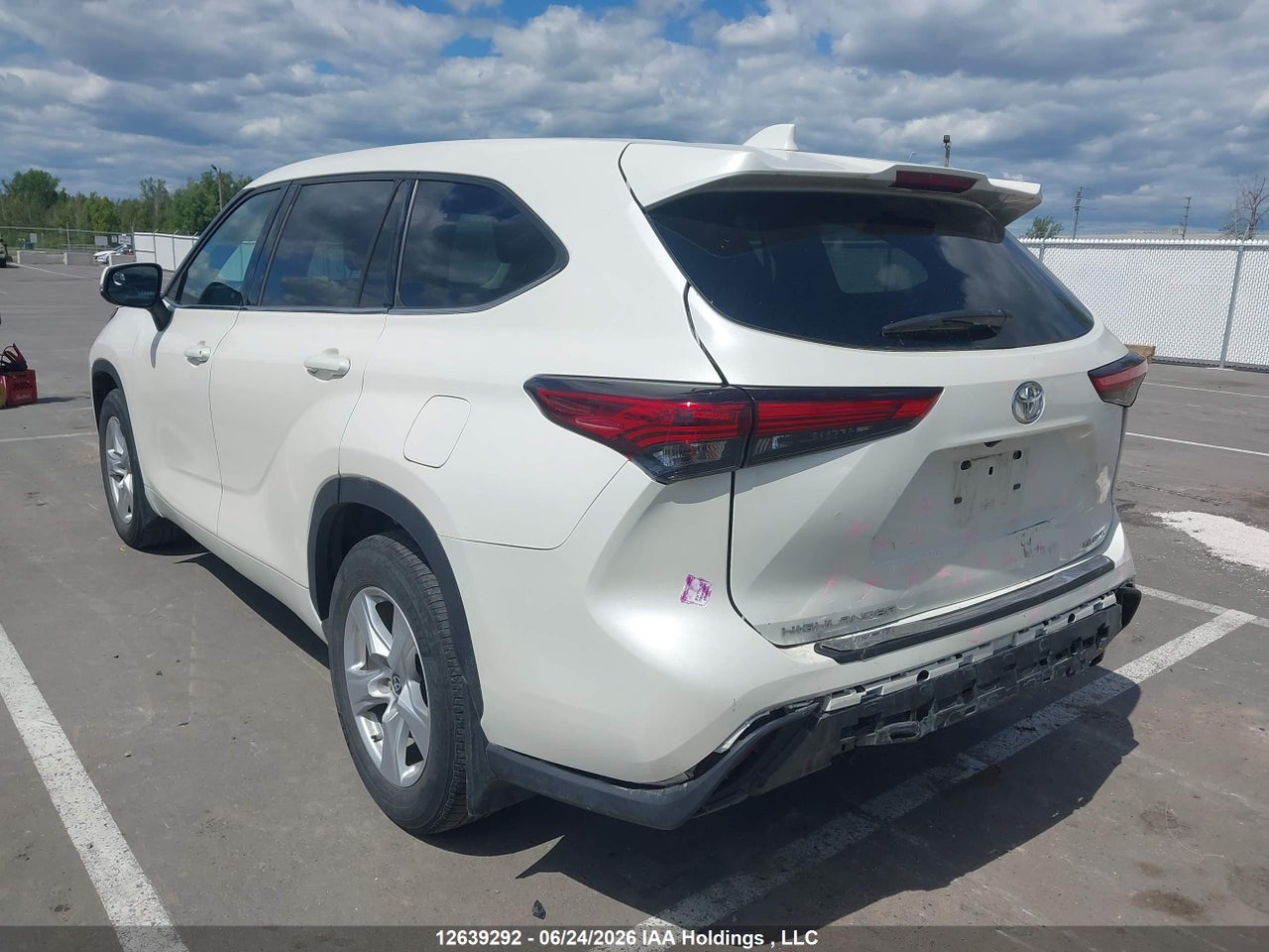 2020 TOYOTA HIGHLANDER LE thumbnail 4