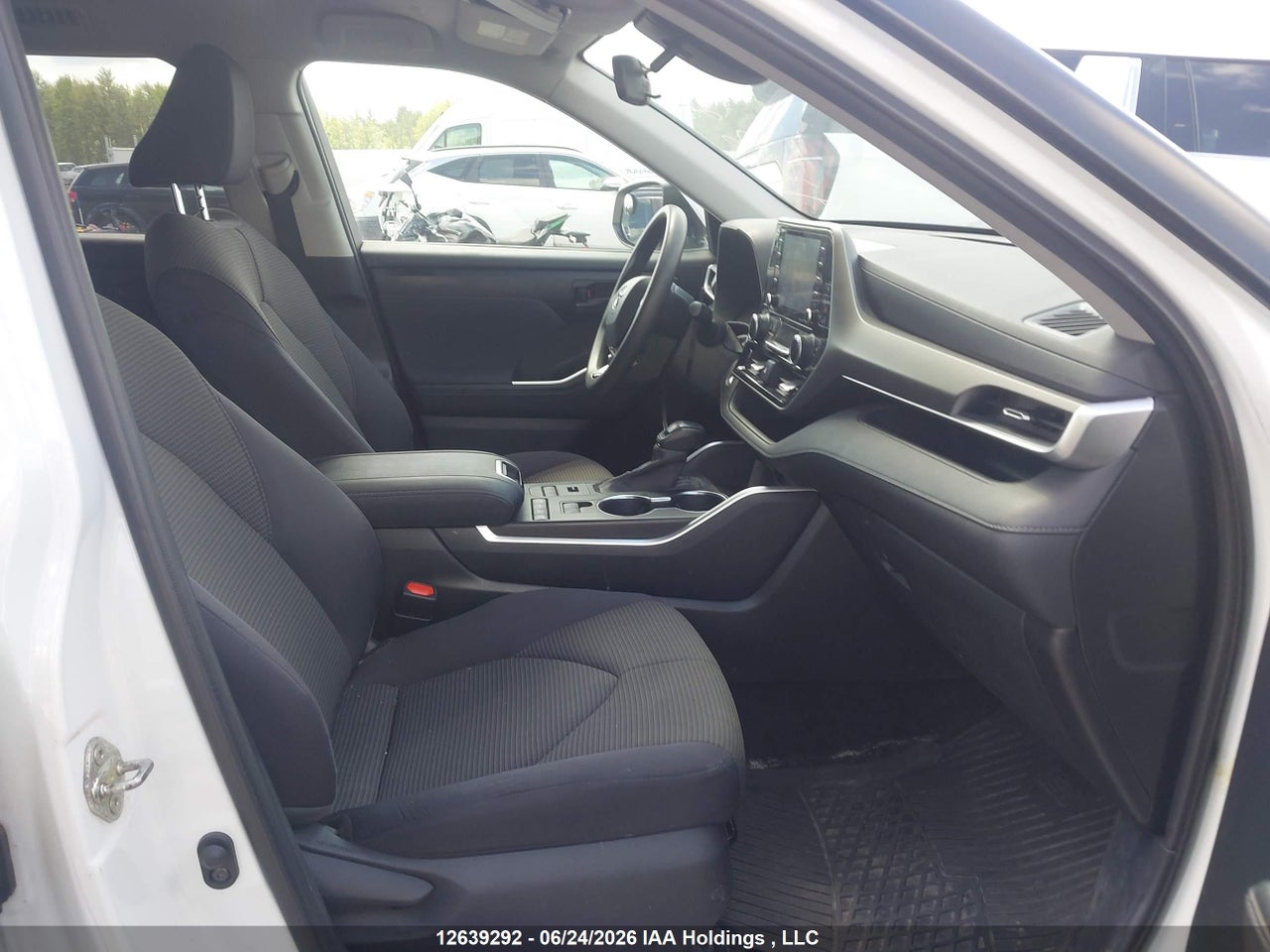 2020 TOYOTA HIGHLANDER LE thumbnail 6