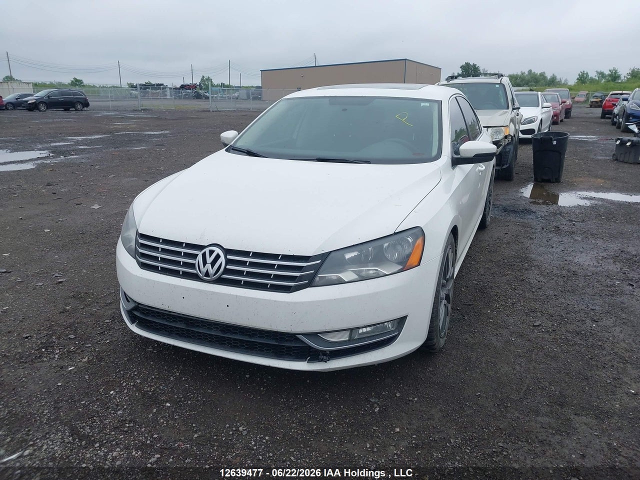2013 VOLKSWAGEN PASSAT SE thumbnail 3