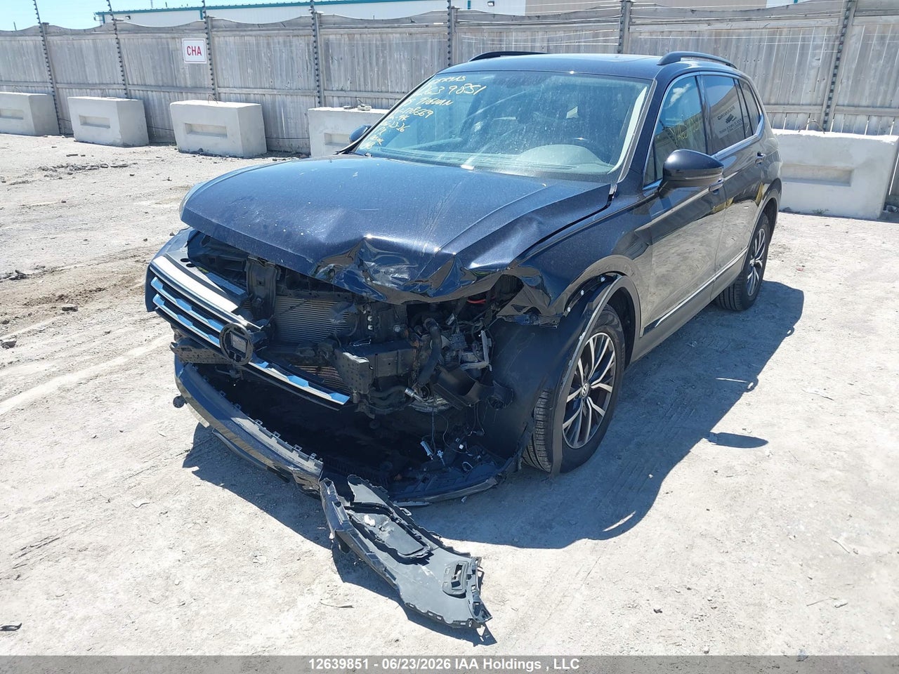 2018 VOLKSWAGEN TIGUAN SE/SEL thumbnail 3