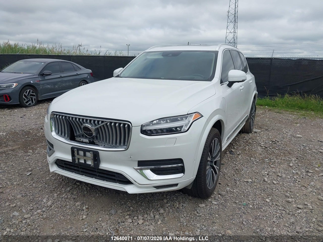 2021 VOLVO XC90 T8 thumbnail 3