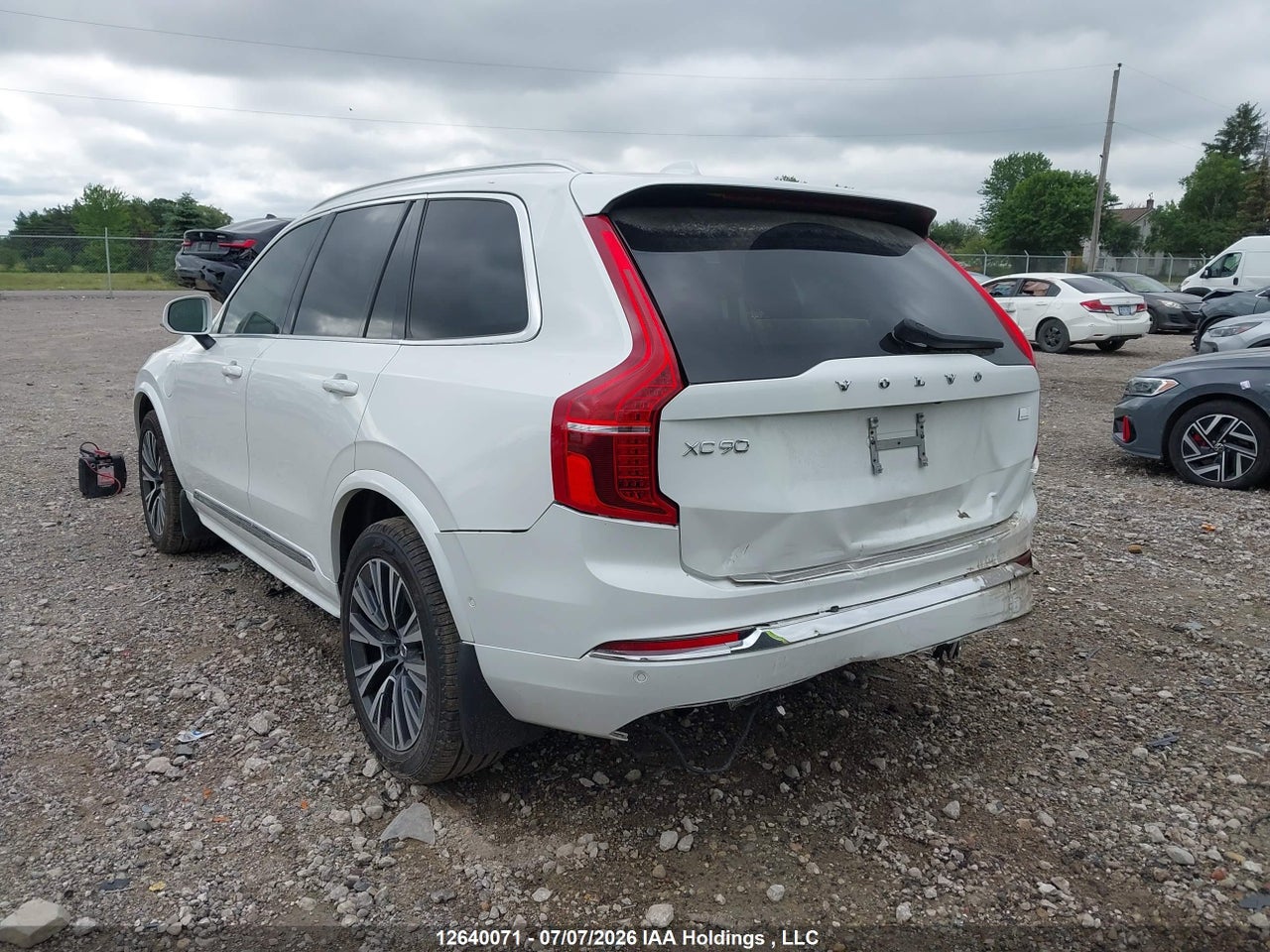 2021 VOLVO XC90 T8 thumbnail 4