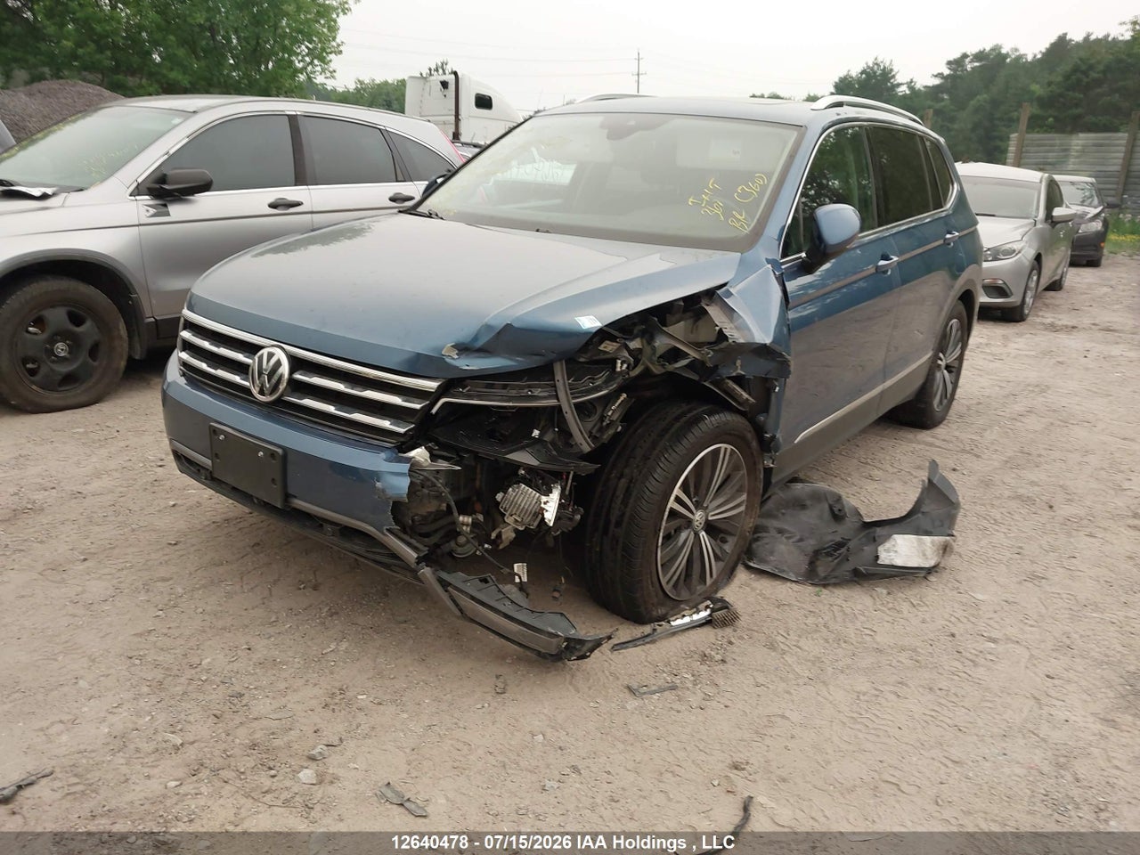 2018 VOLKSWAGEN TIGUAN thumbnail 3
