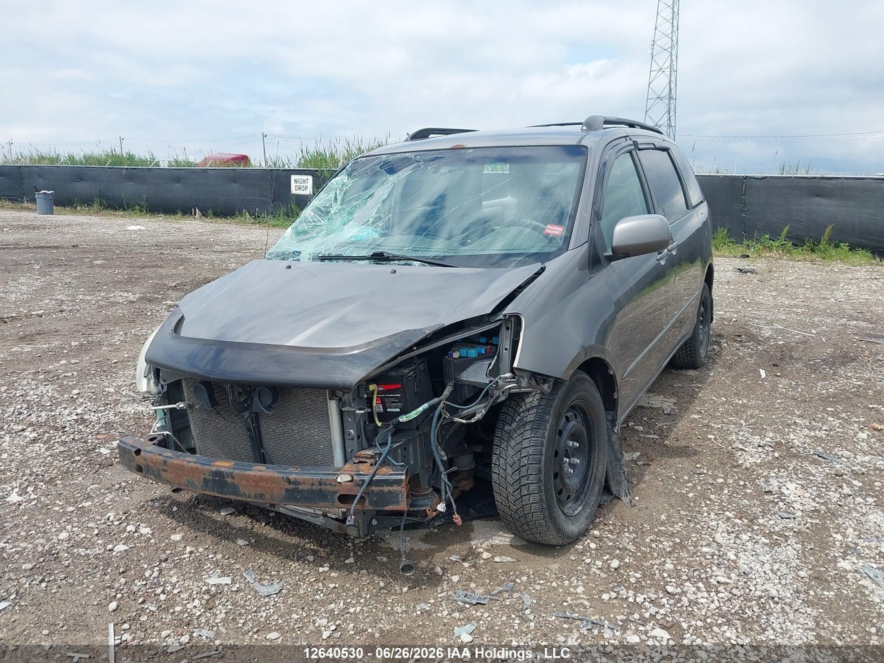 2004 TOYOTA SIENNA CE/LE thumbnail 3