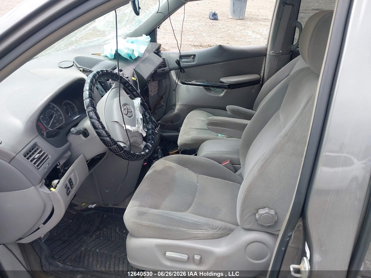 2004 TOYOTA SIENNA CE/LE thumbnail 6