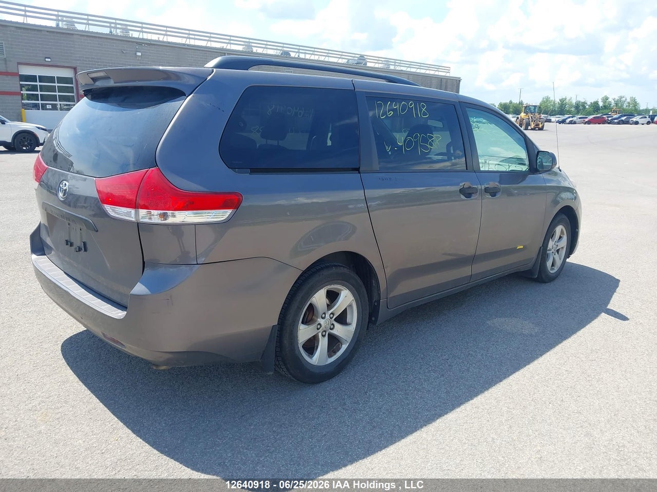 2014 TOYOTA SIENNA thumbnail 5
