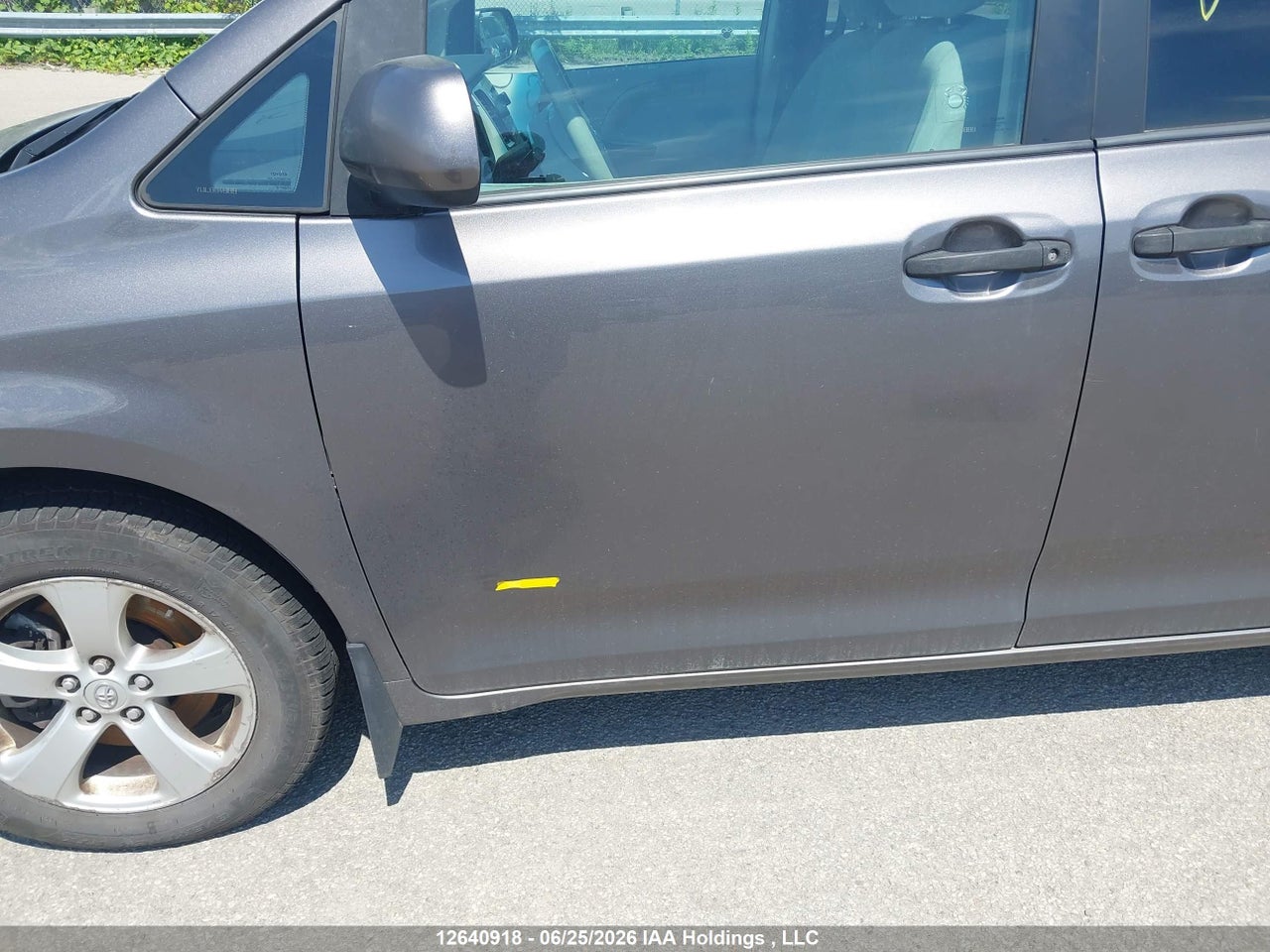 2014 TOYOTA SIENNA thumbnail 7