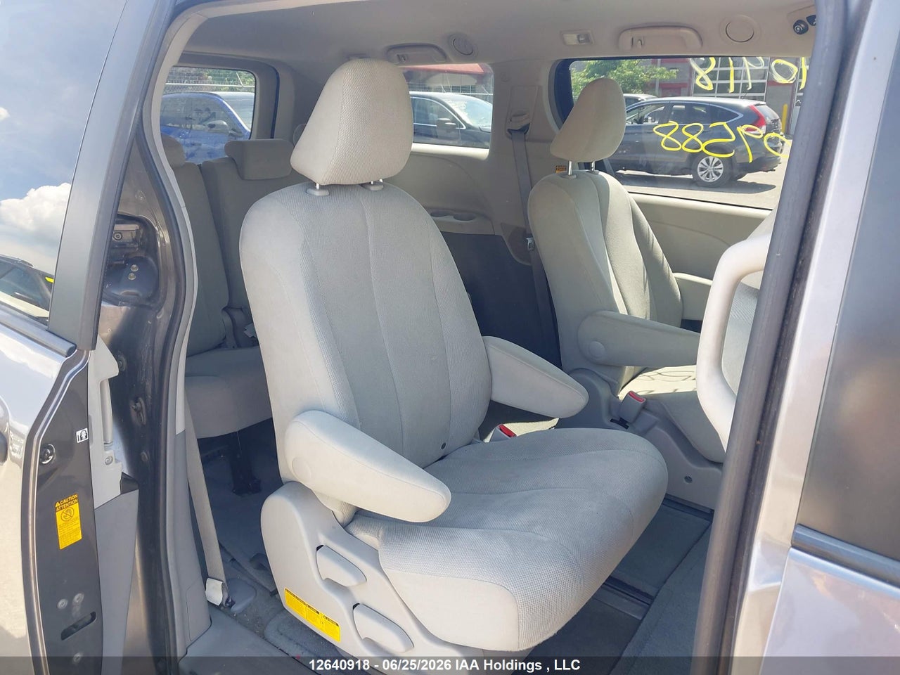 2014 TOYOTA SIENNA thumbnail 9