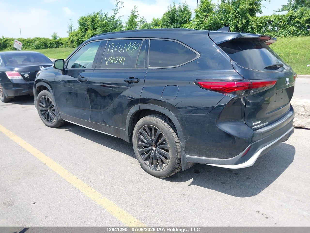 2023 TOYOTA HIGHLANDER L/LE/XLE/LIMITED/PLATINUM/XSE thumbnail 4