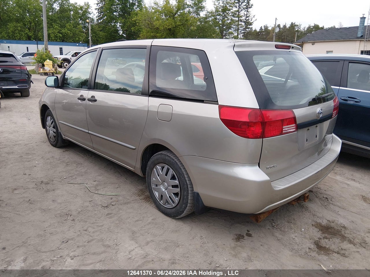 2005 TOYOTA SIENNA thumbnail 4