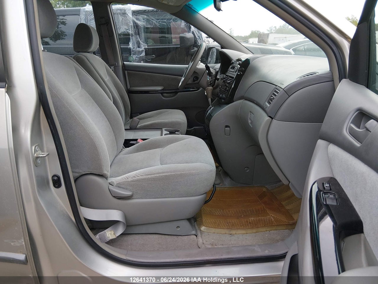 2005 TOYOTA SIENNA thumbnail 6