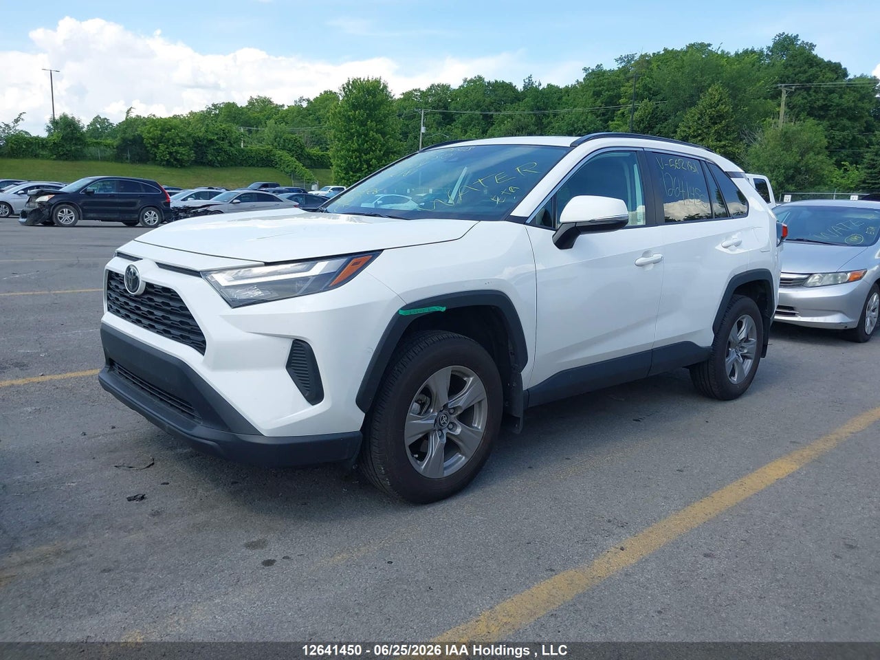 2025 TOYOTA RAV4 XLE thumbnail 3