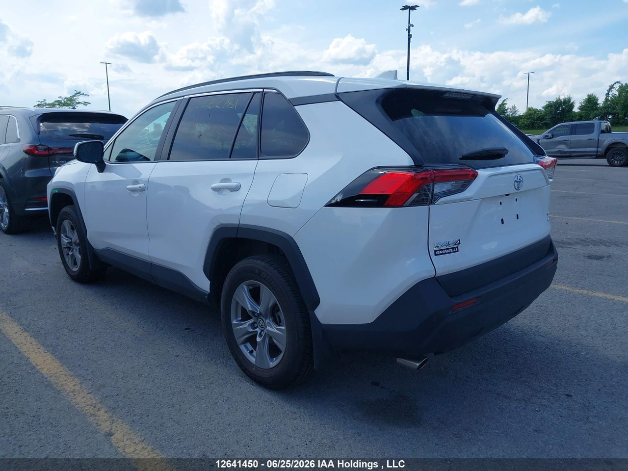 2025 TOYOTA RAV4 XLE thumbnail 4
