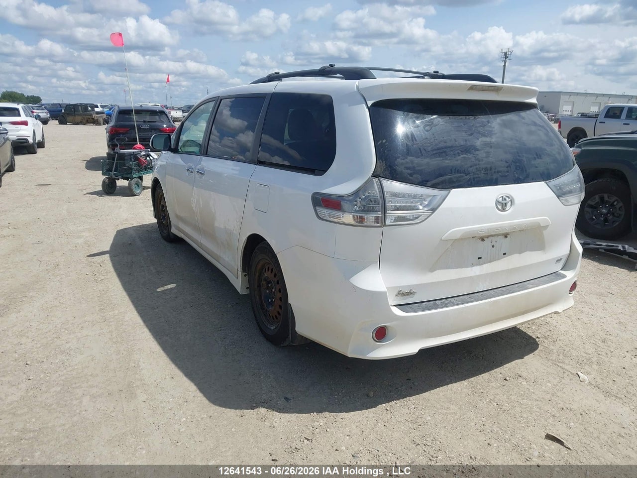 2014 TOYOTA SIENNA SE 8 PASSENGER thumbnail 4