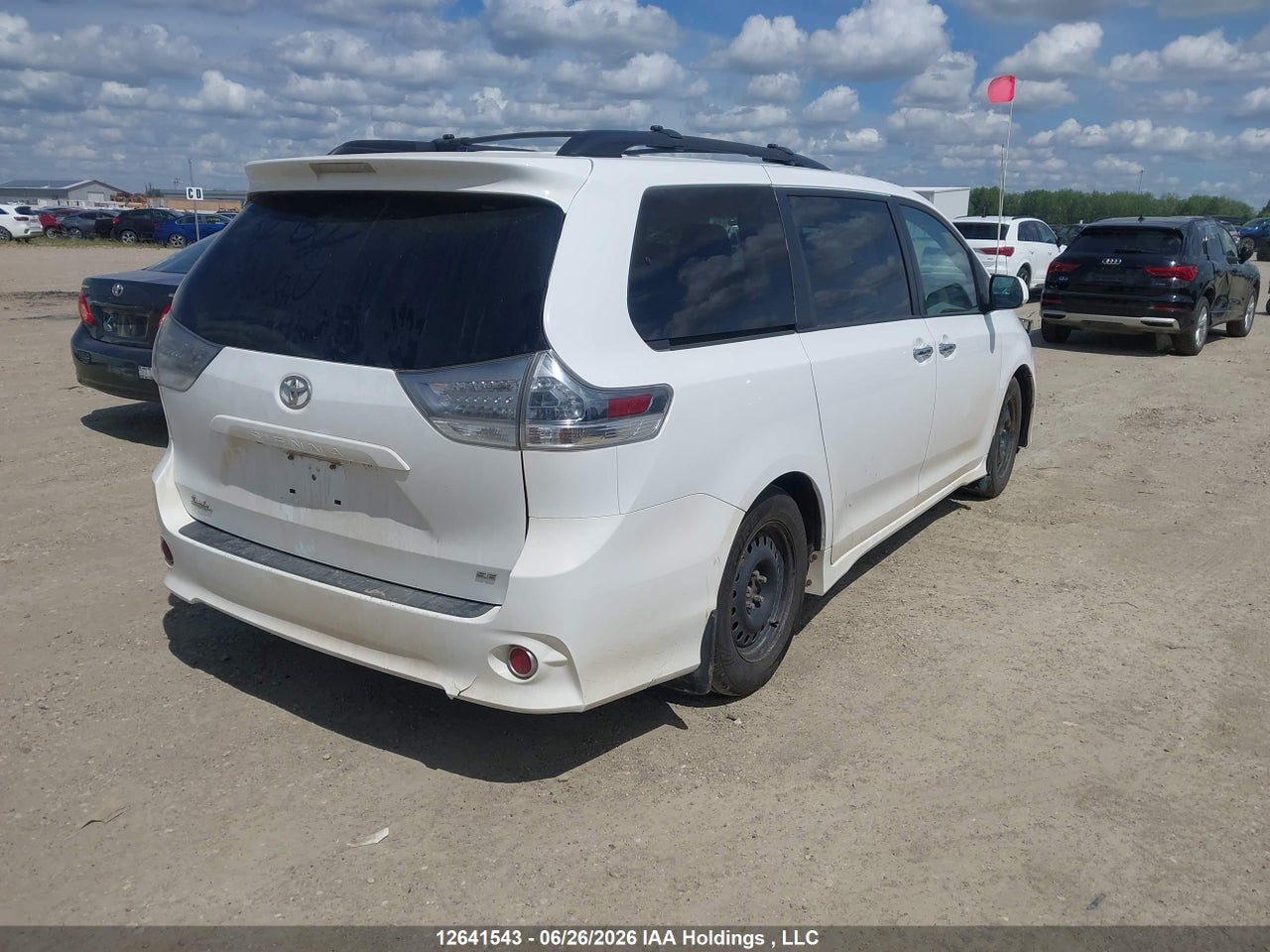 2014 TOYOTA SIENNA SE 8 PASSENGER thumbnail 5