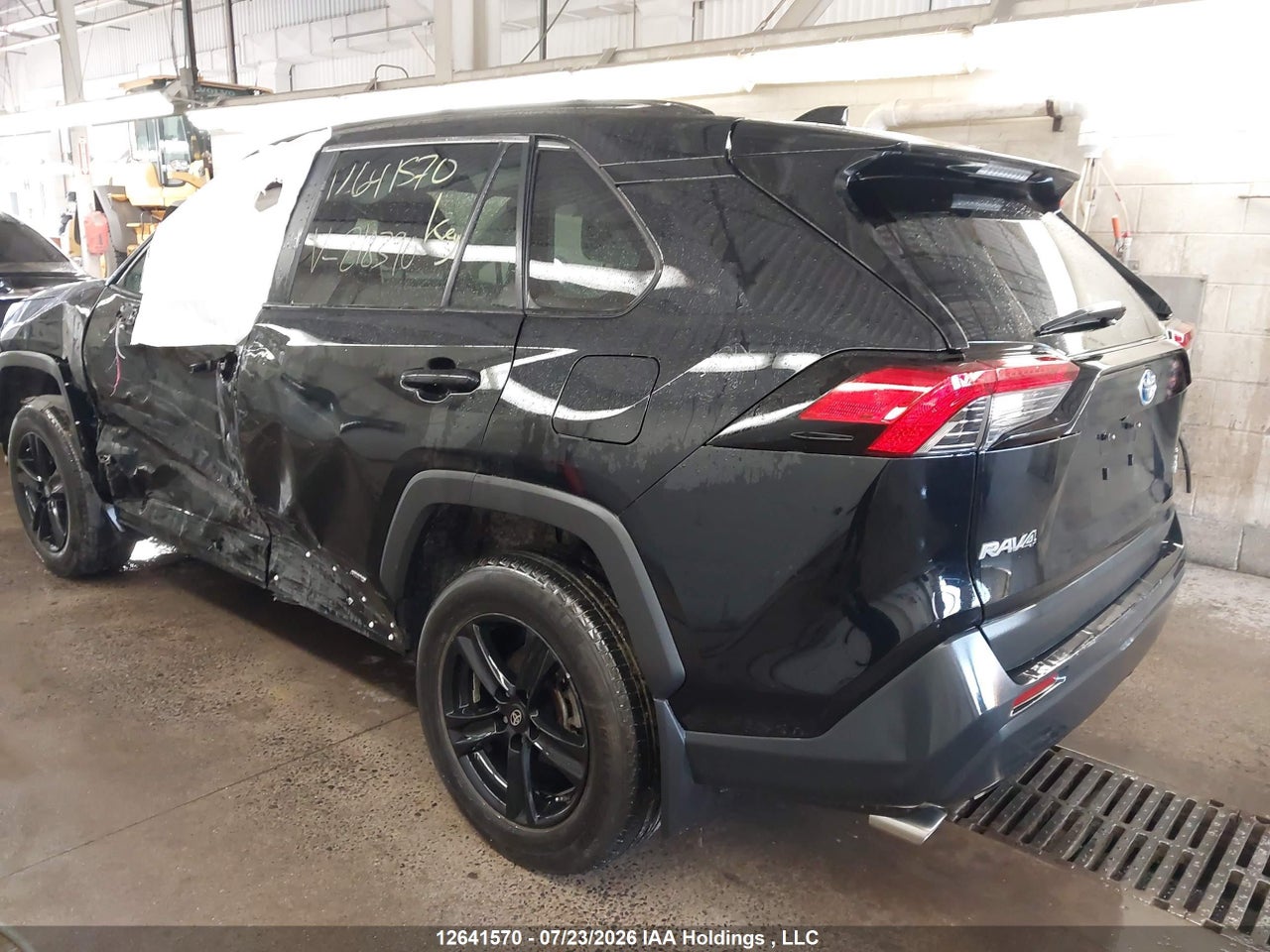 2024 TOYOTA RAV4 XLE/WOODLAND EDITION thumbnail 4