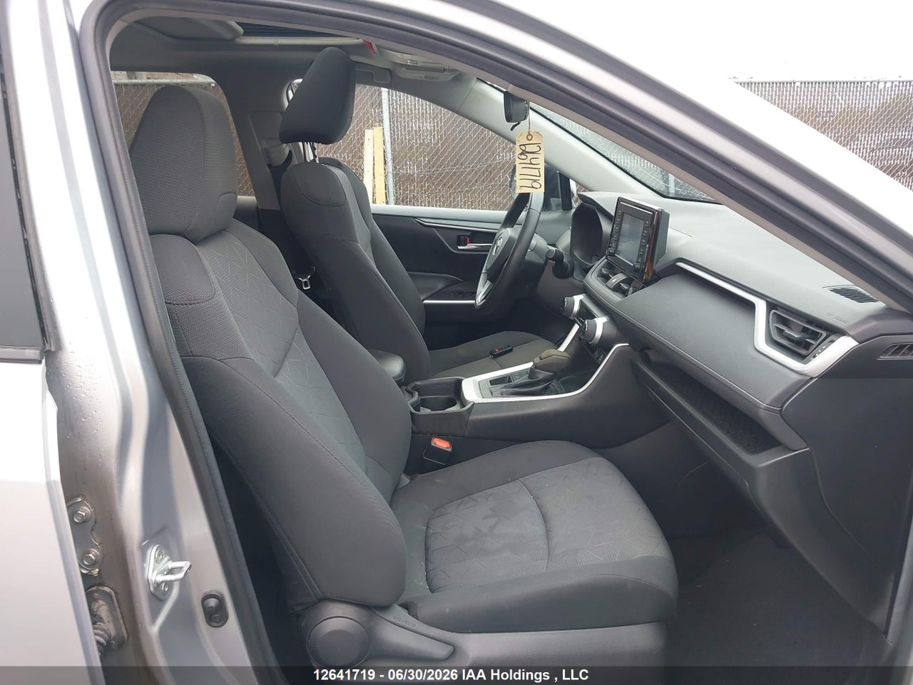 2021 TOYOTA RAV4 XLE thumbnail 6