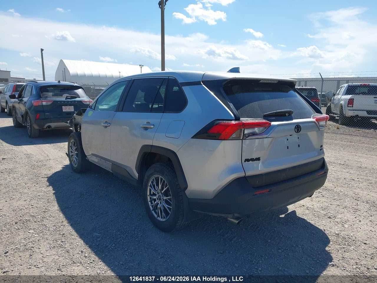 2023 TOYOTA RAV4 LE thumbnail 4