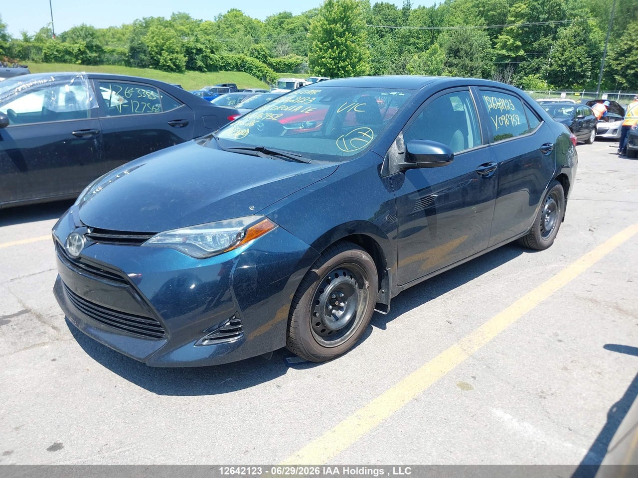 2018 TOYOTA COROLLA LE thumbnail 3