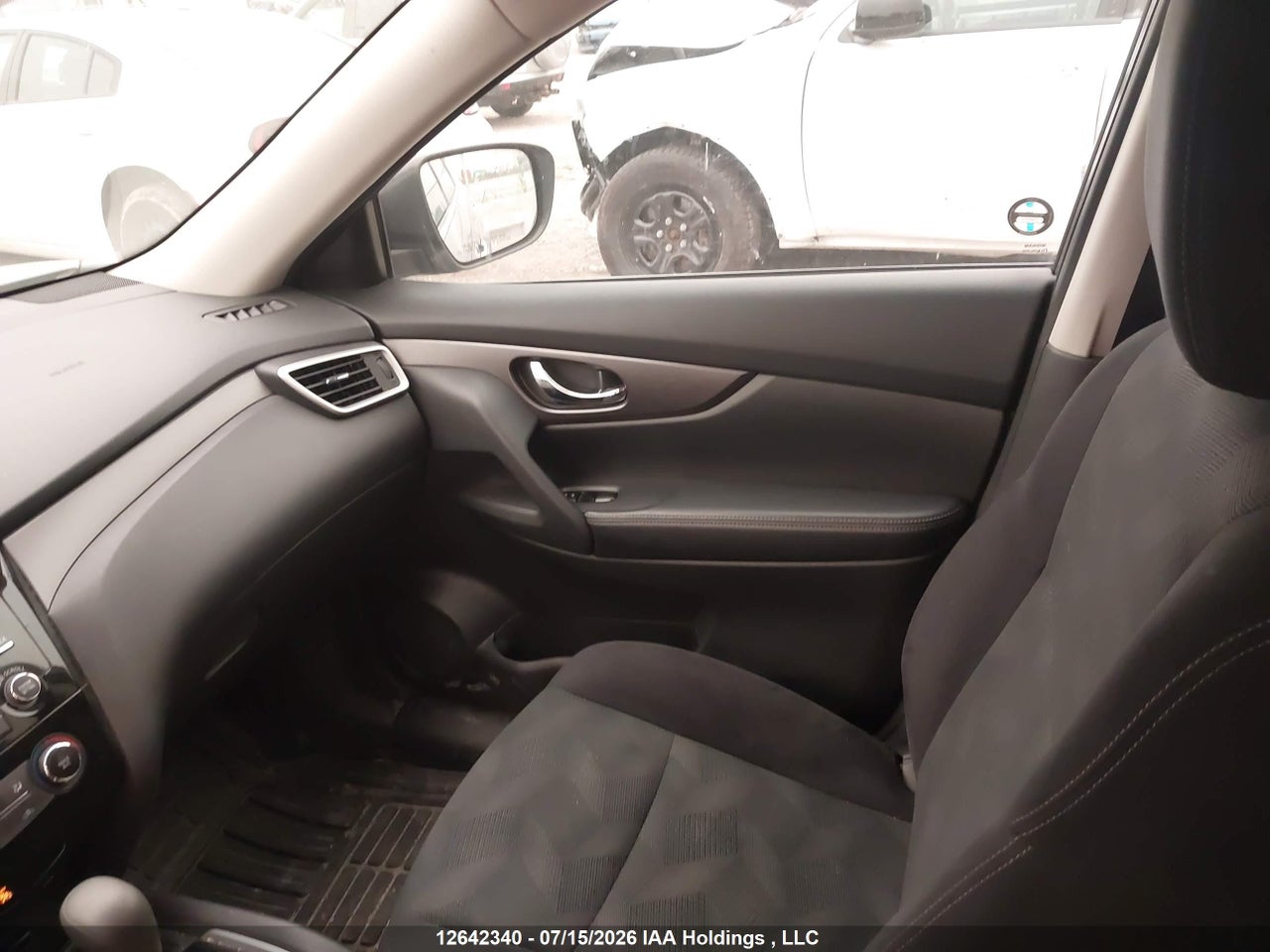 2015 NISSAN ROGUE thumbnail 6