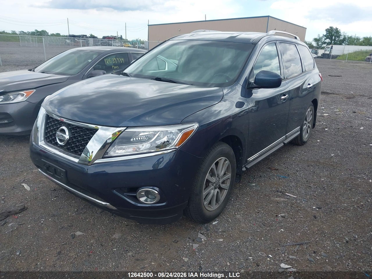 2015 NISSAN PATHFINDER S/SV/SL/PLATINUM thumbnail 3
