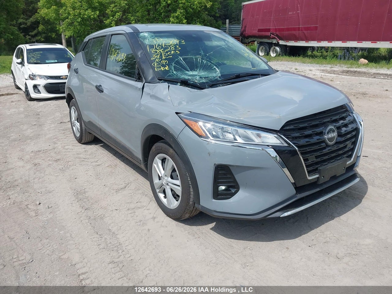 2024 NISSAN KICKS S thumbnail 2