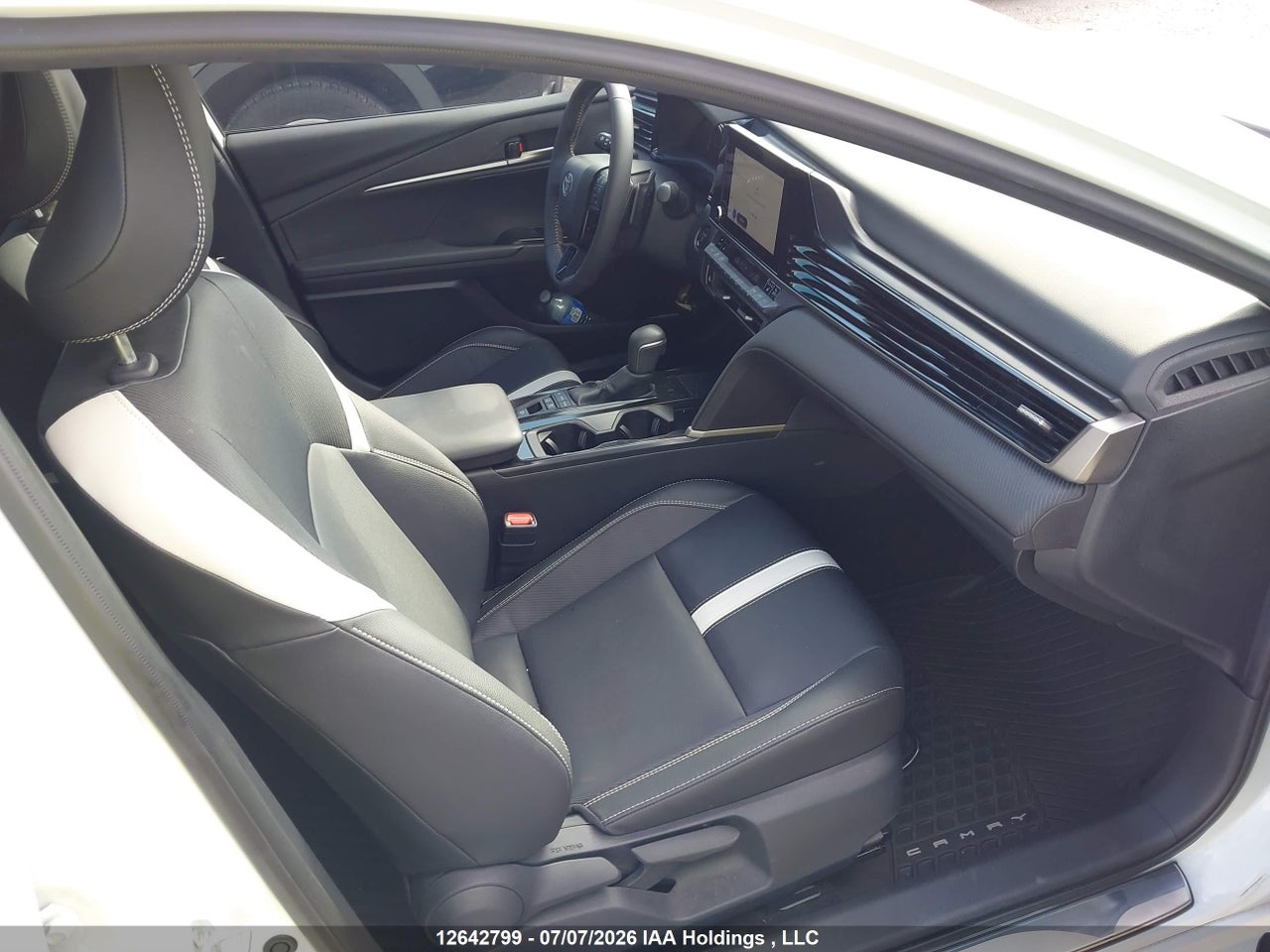 2025 TOYOTA CAMRY thumbnail 6