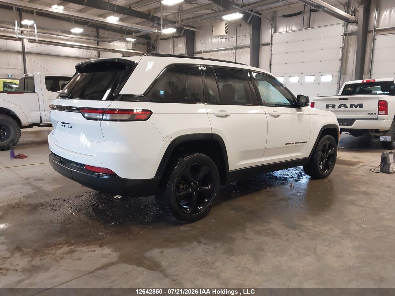 2023 JEEP GRAND CHEROKEE LAREDO/ALTITUDE thumbnail 5