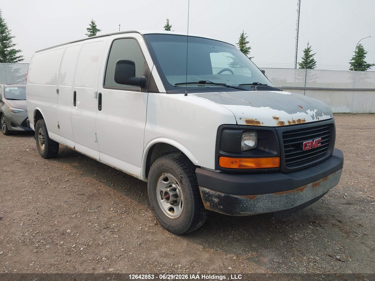 2014 GMC SAVANA G3500 thumbnail 2