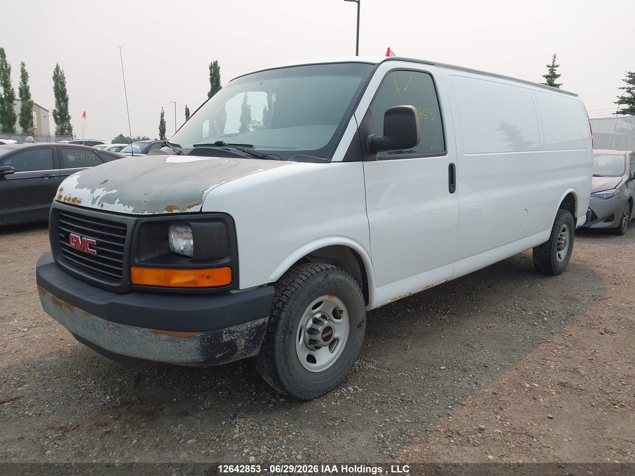 2014 GMC SAVANA G3500 thumbnail 3