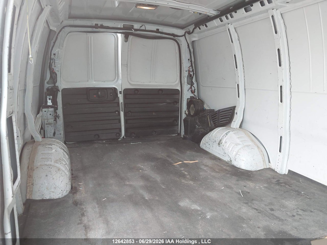 2014 GMC SAVANA G3500 thumbnail 6