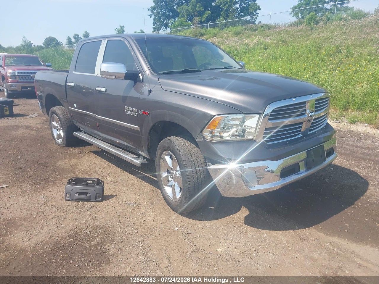 2015 RAM 1500 SLT thumbnail 2