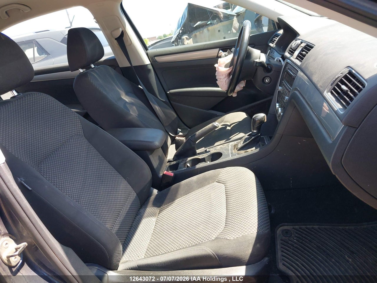 2012 VOLKSWAGEN PASSAT thumbnail 6
