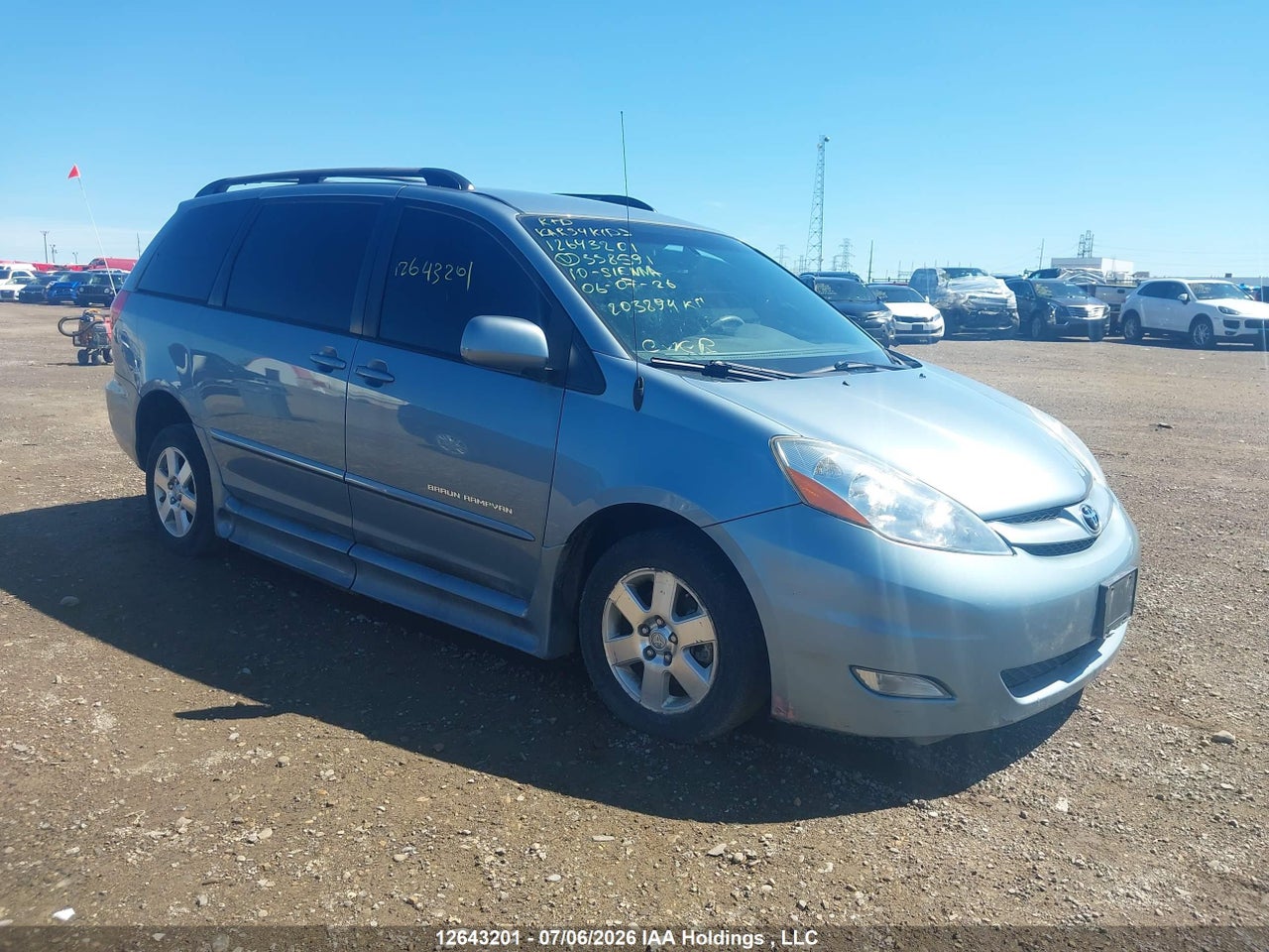 2010 TOYOTA SIENNA LE 8 PASSENGER thumbnail 2