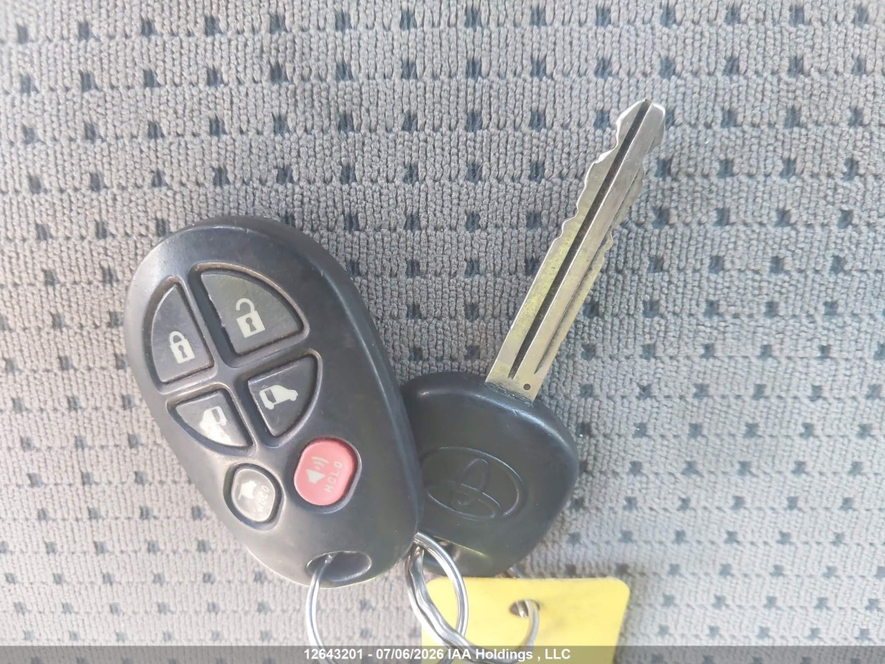 2010 TOYOTA SIENNA LE 8 PASSENGER thumbnail 12