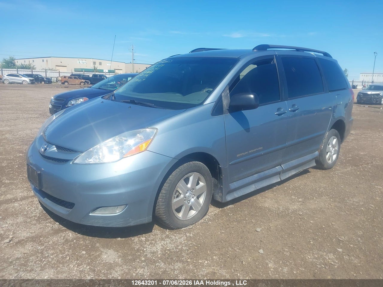 2010 TOYOTA SIENNA LE 8 PASSENGER thumbnail 3