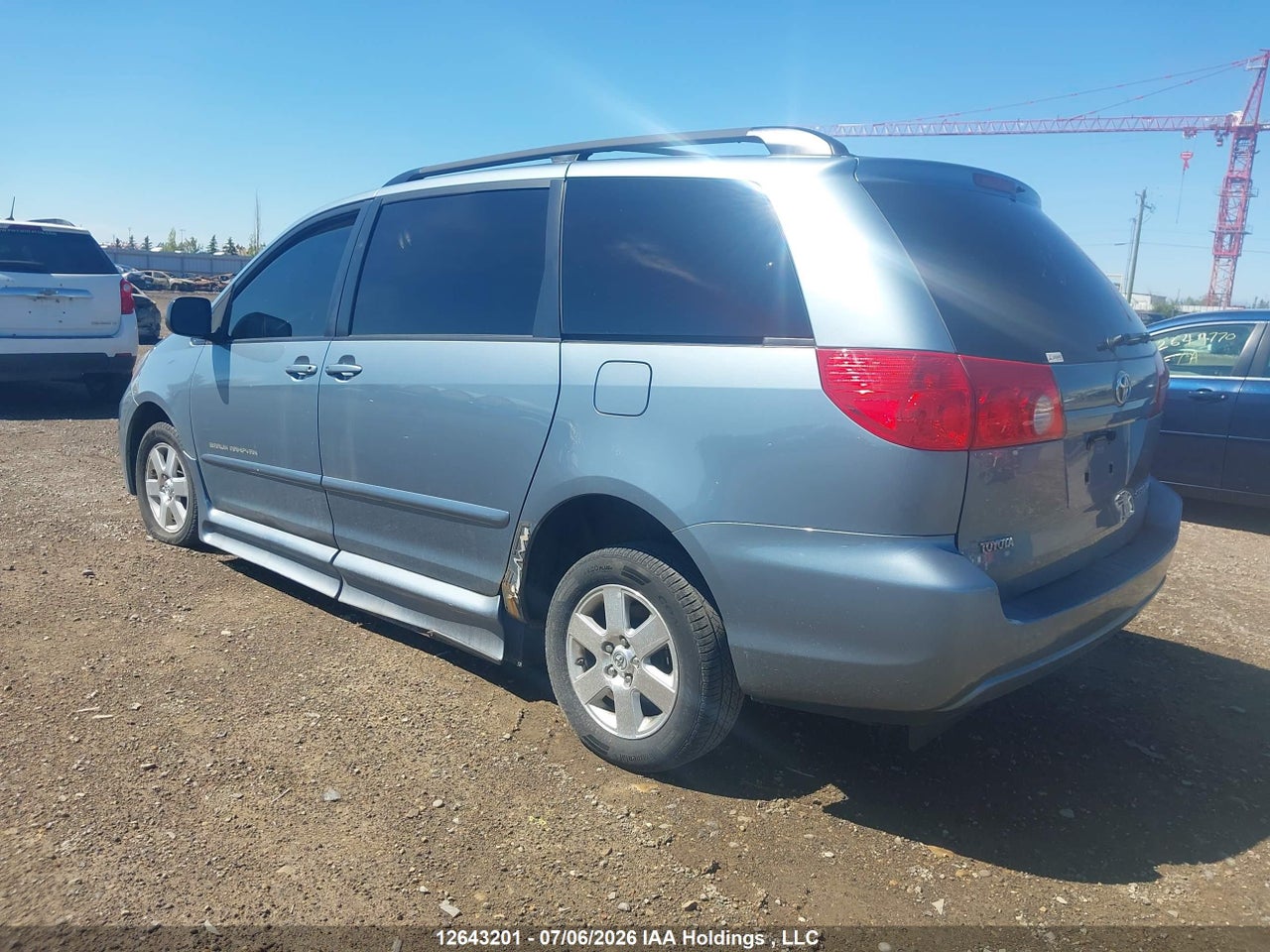 2010 TOYOTA SIENNA LE 8 PASSENGER thumbnail 4