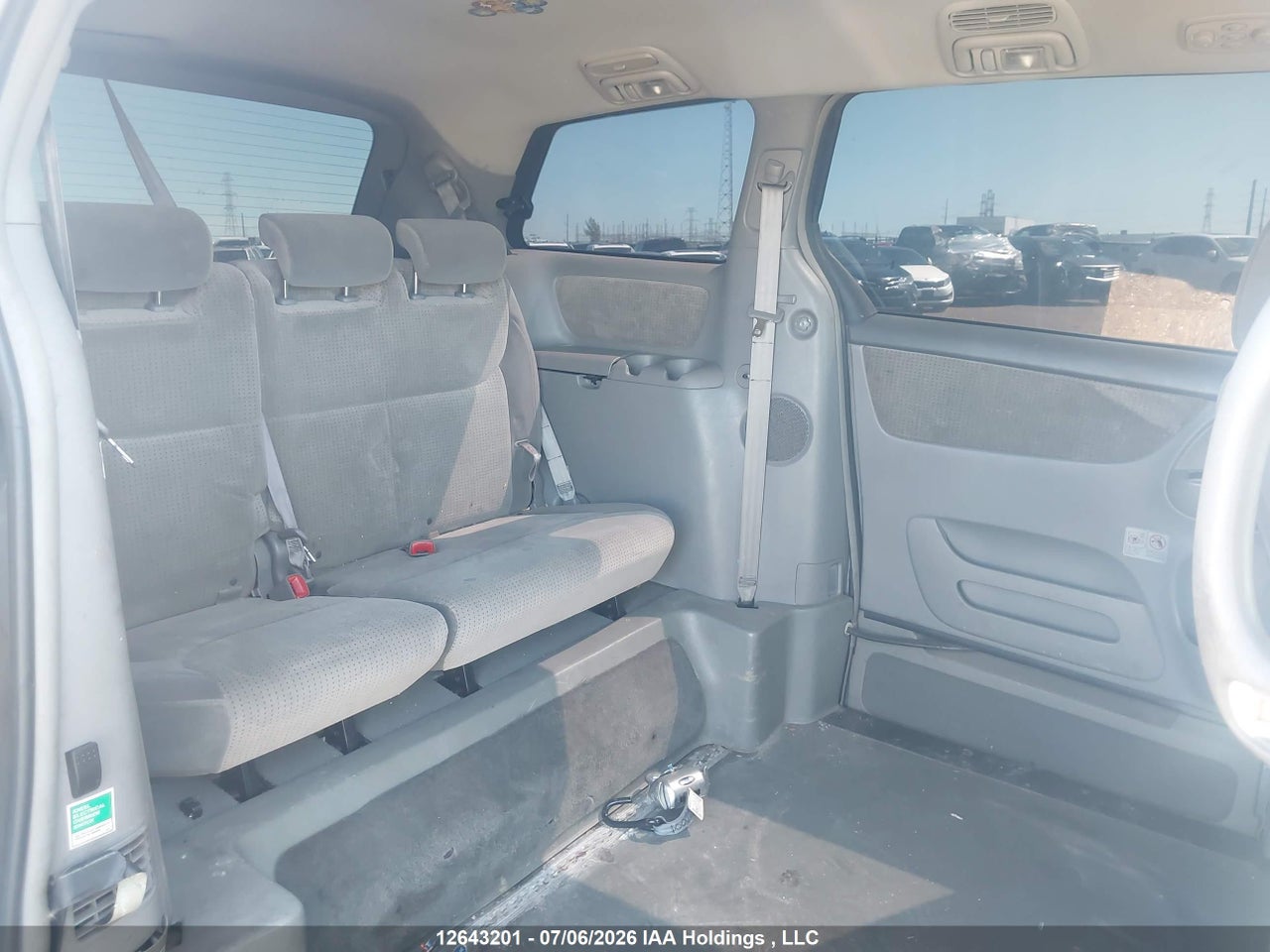 2010 TOYOTA SIENNA LE 8 PASSENGER thumbnail 9