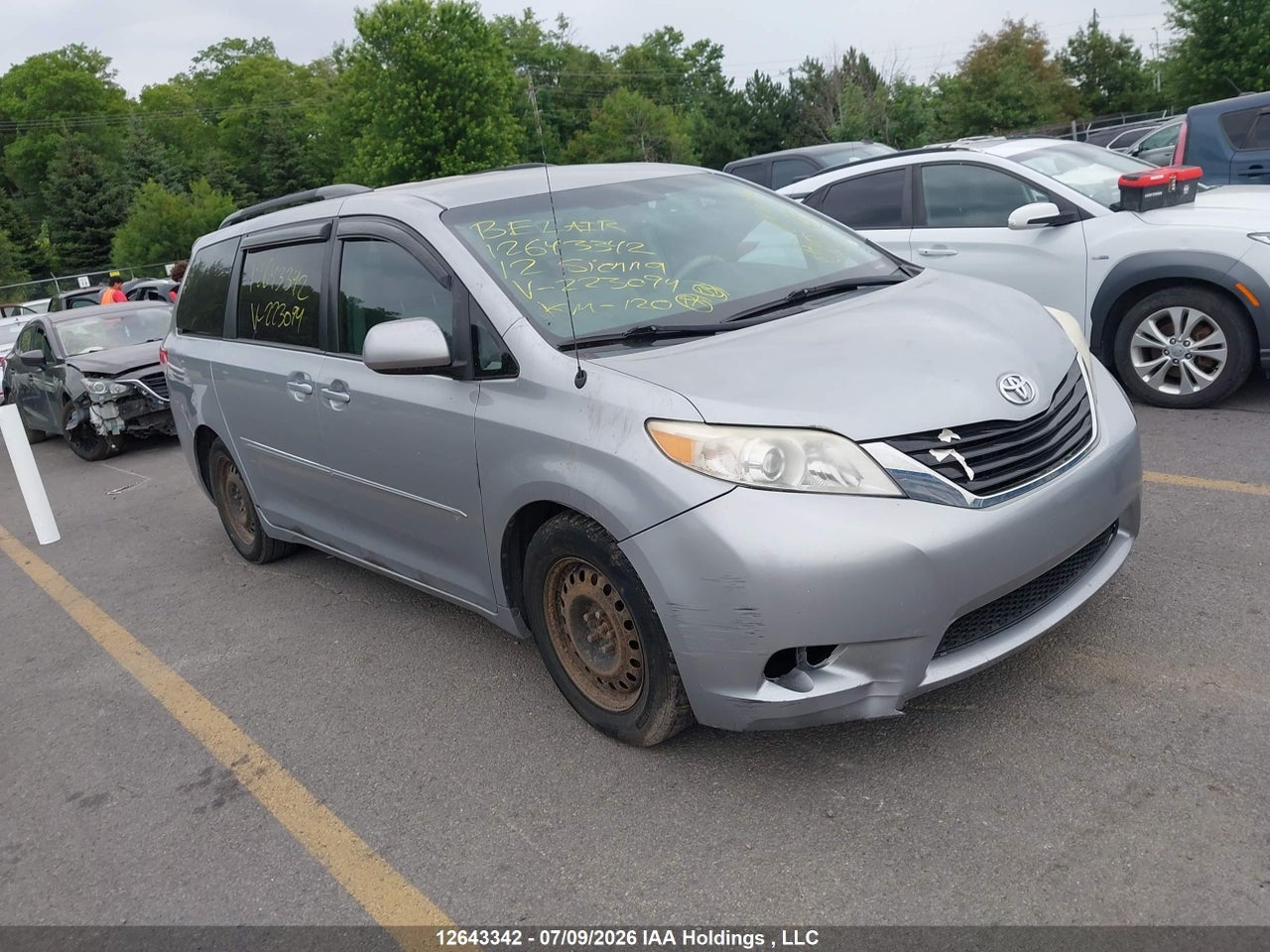 2012 TOYOTA SIENNA thumbnail 2